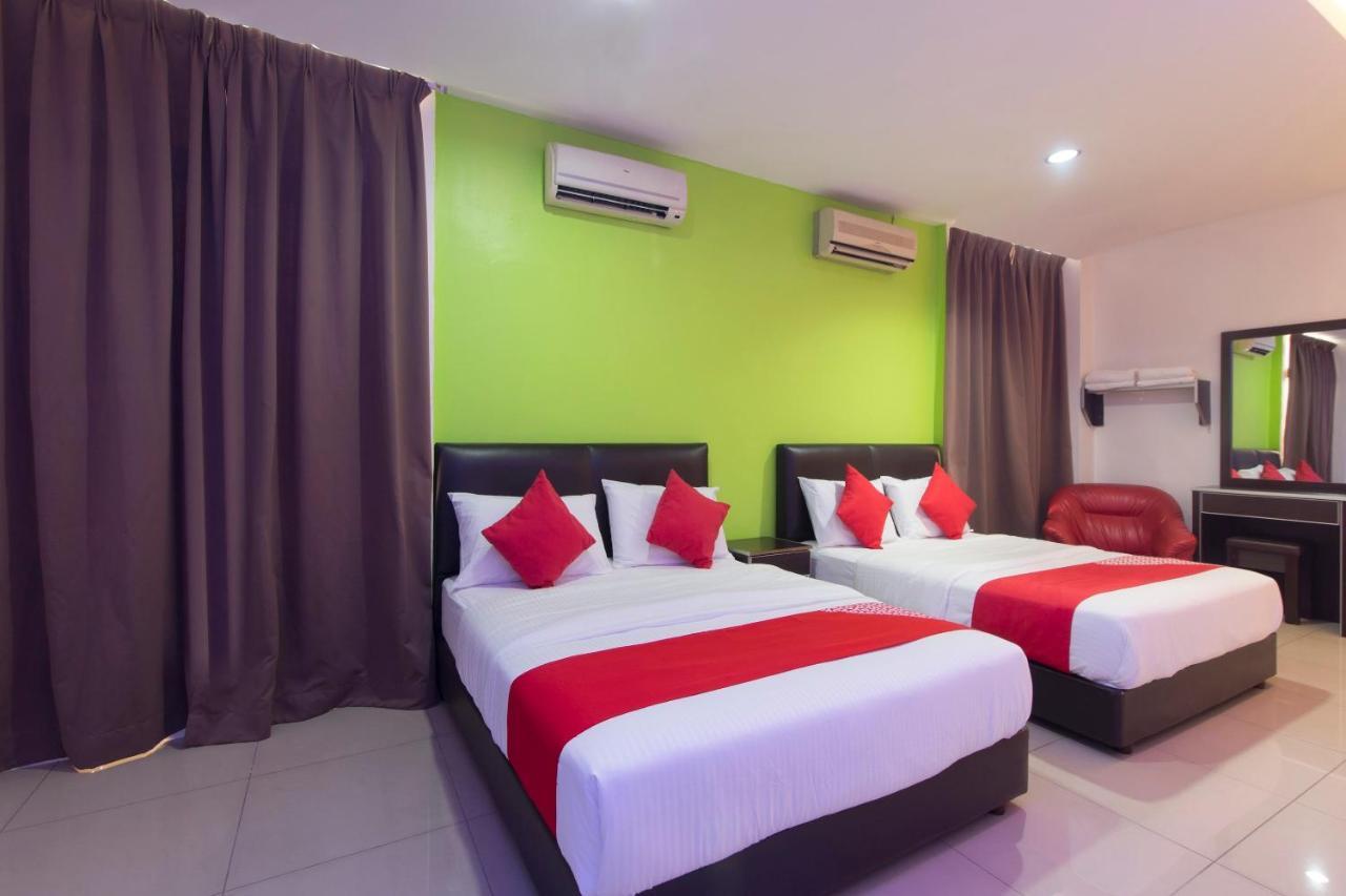 Oyo 44072 Mines Cempaka Hotel Nilai Esterno foto