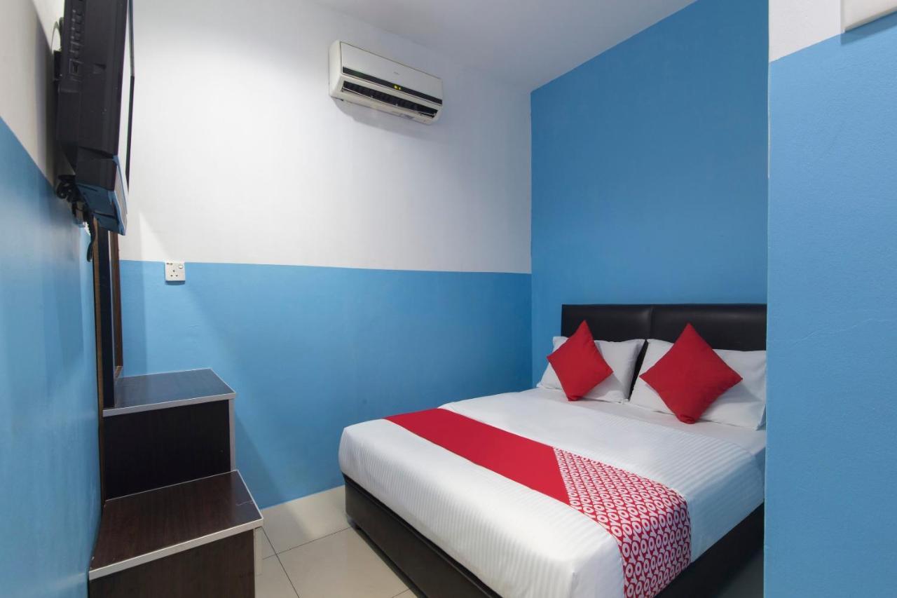 Oyo 44072 Mines Cempaka Hotel Nilai Esterno foto