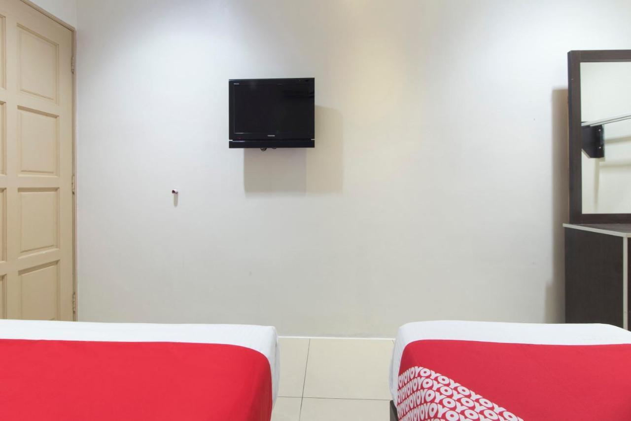 Oyo 44072 Mines Cempaka Hotel Nilai Esterno foto