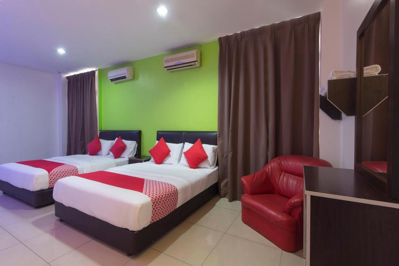 Oyo 44072 Mines Cempaka Hotel Nilai Esterno foto