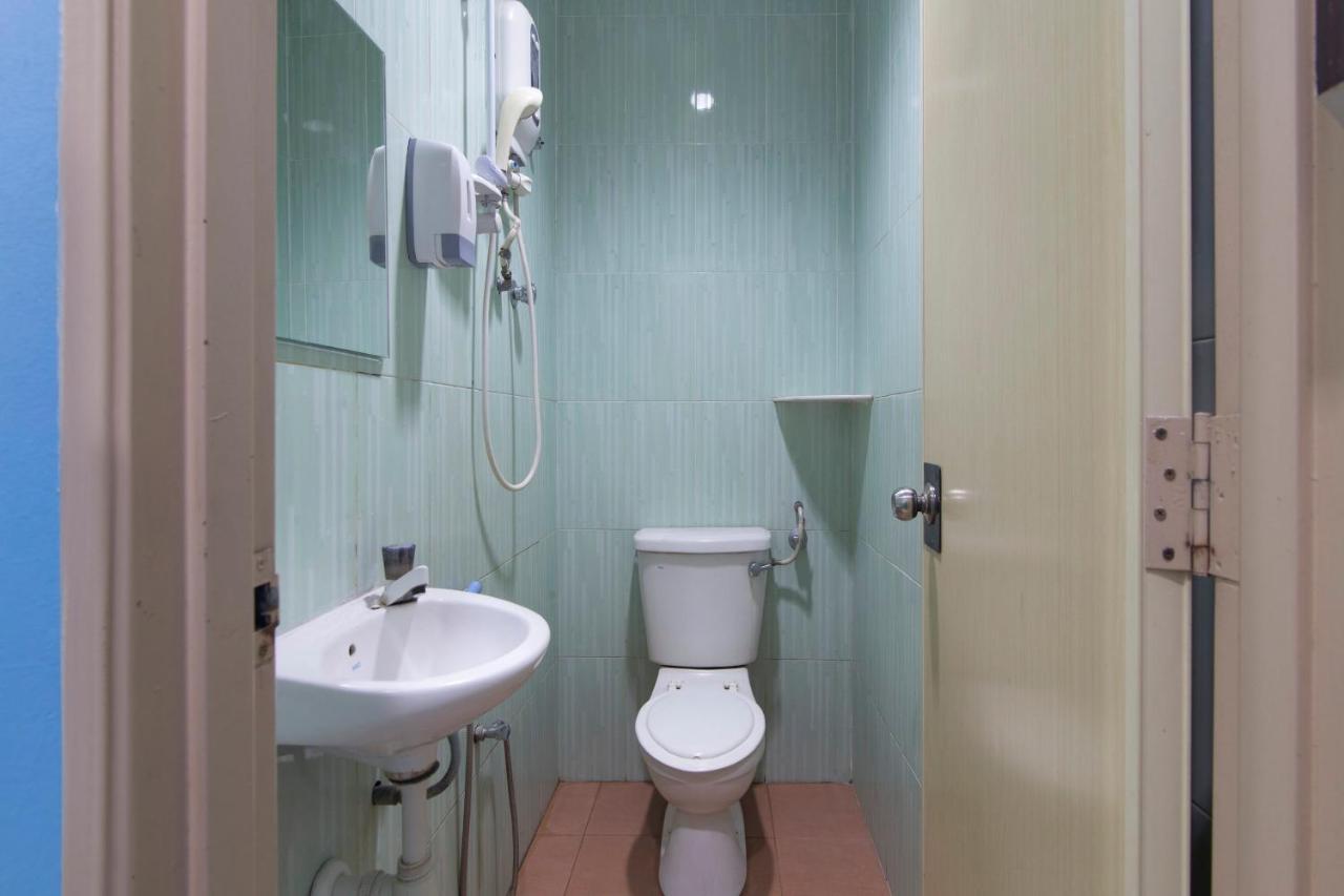 Oyo 44072 Mines Cempaka Hotel Nilai Esterno foto
