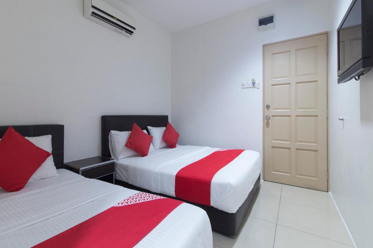 Oyo 44072 Mines Cempaka Hotel Nilai Esterno foto