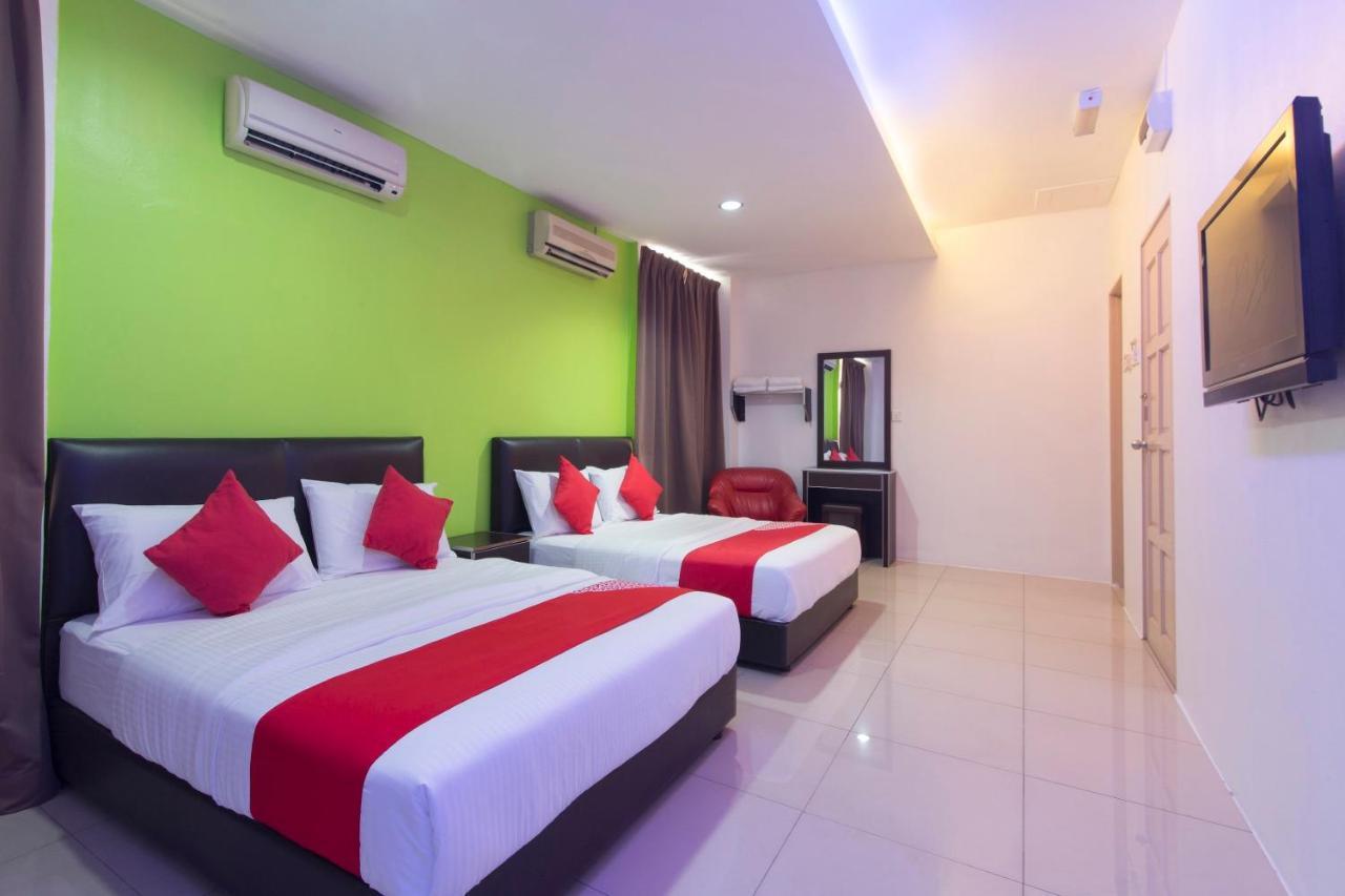 Oyo 44072 Mines Cempaka Hotel Nilai Esterno foto