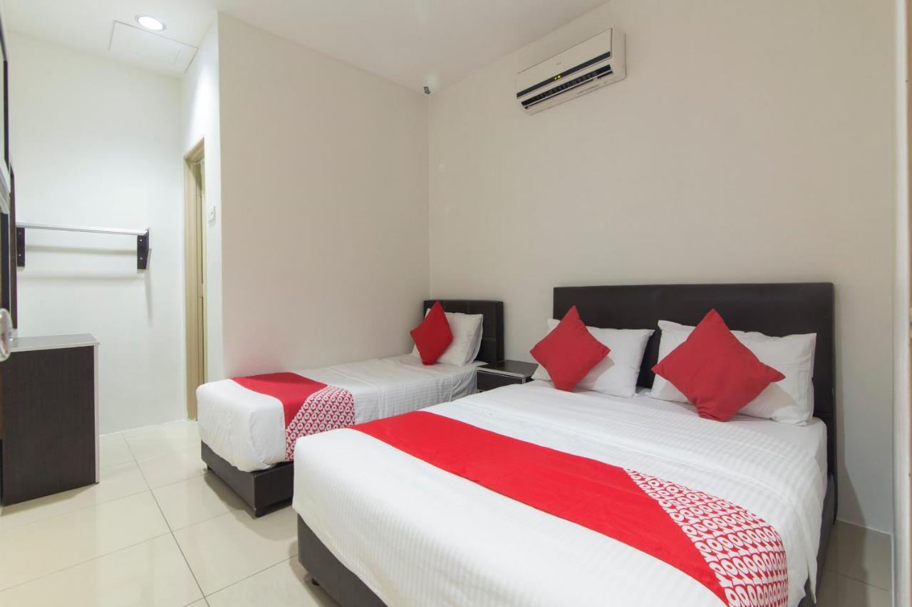 Oyo 44072 Mines Cempaka Hotel Nilai Esterno foto