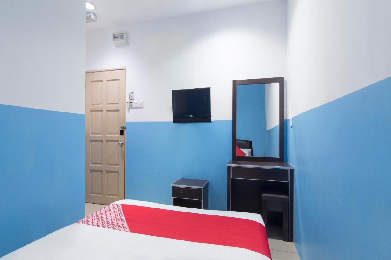 Oyo 44072 Mines Cempaka Hotel Nilai Esterno foto