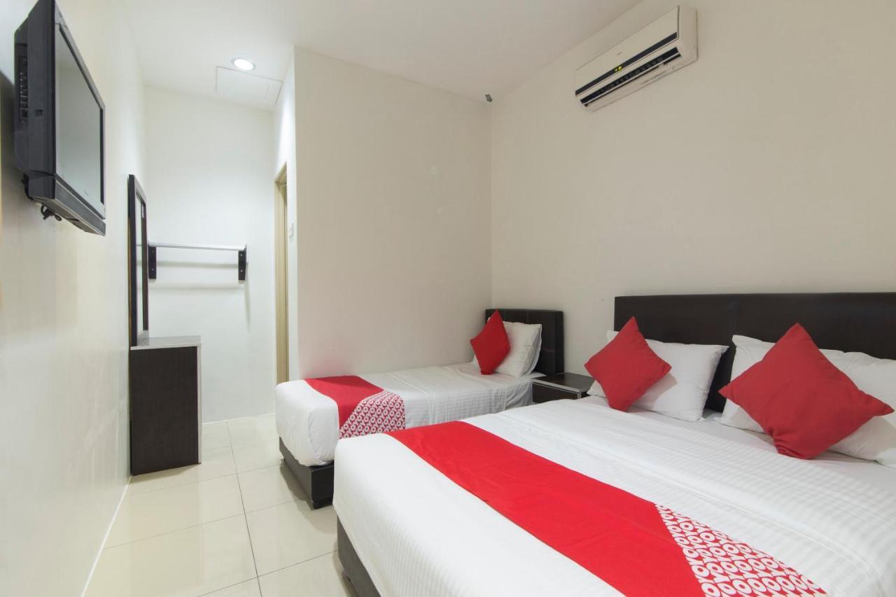 Oyo 44072 Mines Cempaka Hotel Nilai Esterno foto