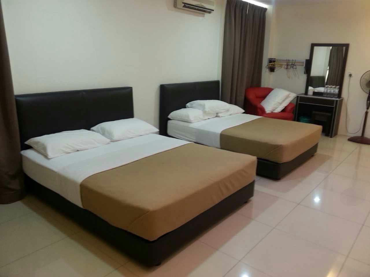 Oyo 44072 Mines Cempaka Hotel Nilai Esterno foto