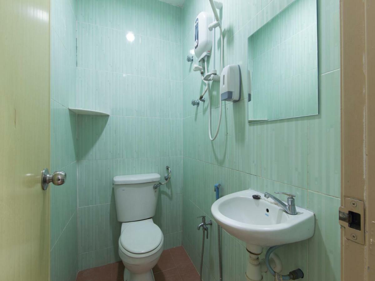Oyo 44072 Mines Cempaka Hotel Nilai Esterno foto